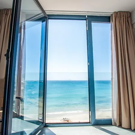 Ocean Breeze Apartment *